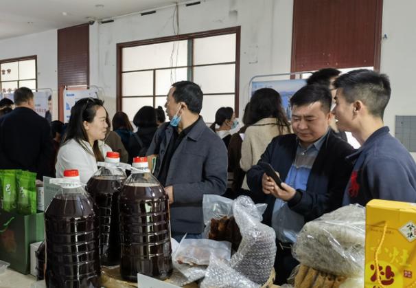 巴南区:农禾电商参与重庆市物业行业新产品品鉴推介交流活动